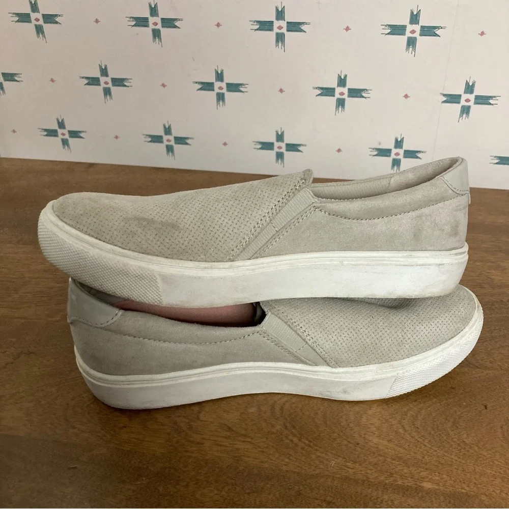Dr. Scholl's Nova Be Free Light Grayish Faux Suede Slip-ons 7M